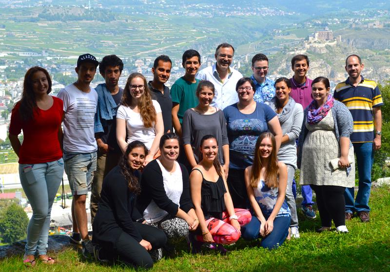 Prof. Dr. Henning Rosenau (hintere Reihe, 4. v. r..) mit Jura-Studentinnen und -Studenten aus Istanbul und Augsburg beim Abschlussseminar der Sommerschule im Wallis.