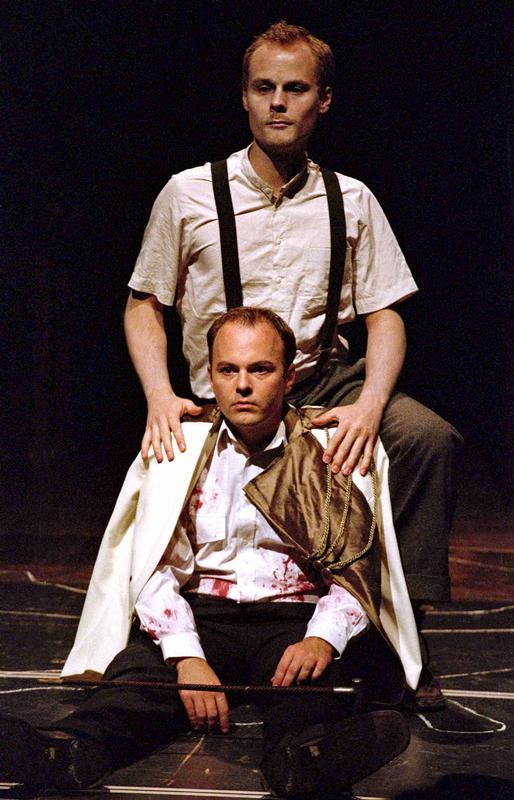 Björn Potulski und Nikolaus Frei in "In Europa gehen die Lichter aus"