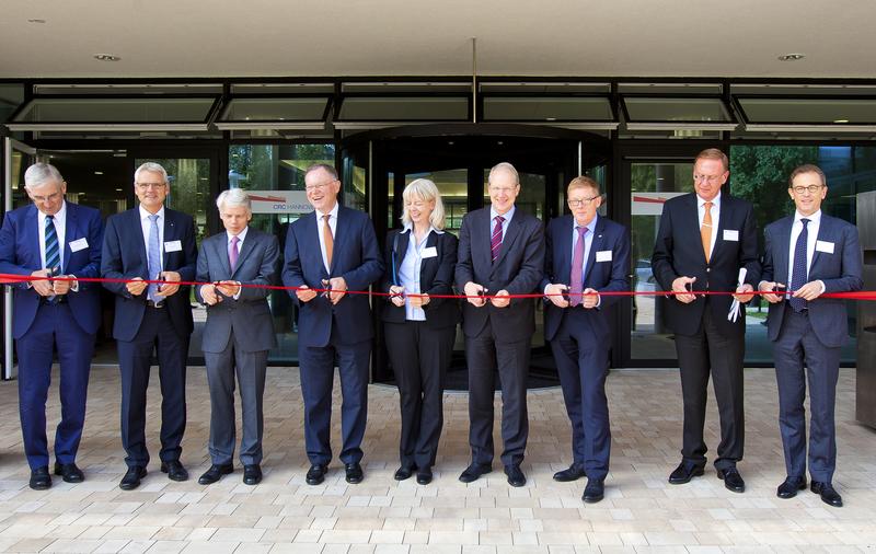 From left to right: Gossner, Heinz, Barner (Boehringer Ingelheim), Weil, Hoops (State Secretary Lower Saxony), Schostok, Baum, Heinrich, and Krug.