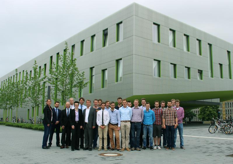 Im Auftrag der Firma Miele entwickelten rund 50 Master-Studierende der Hochschule Osnabrück neuartige Lösungen für Medizintechnik-Labore: 6 hochrangige Firmenvertreter zeigten sich begeistert.