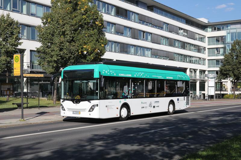 Testbetrieb des schnellladefähigen Elektrobusses in Dresden 
