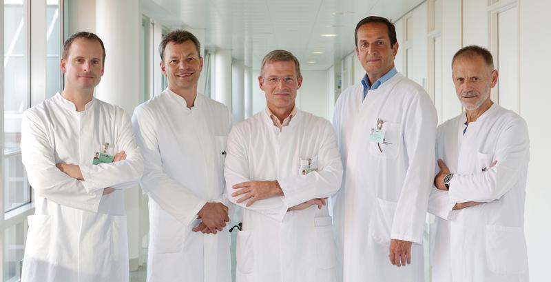 Das ECMO-Team des UKR, v.l.n.r.: Dr. Dirk Lunz, Dr. Jürgen Kunkel, Prof. Dr. Christof Schmid, PD Dr. Thomas Müller, Alois Philipp