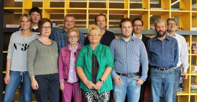 Die Beteiligten des Stadtmarketings, der SRH Hochschule, des Ordnungsamtes und der Marktbeschicker: 4. von rechts: Sebastian Engels (SRH-Absolvent), 3. von rechts: Prof. Dr. Claus Wilke (SRH-Professor