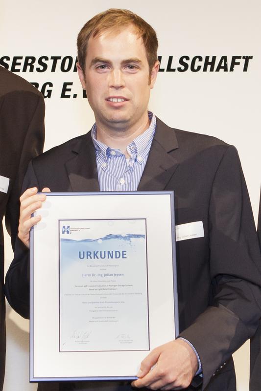 Dr.-Ing. Julian Jepsen erhielt am 15.09.2014 den mit 10.000 Euro dotierten Promotionspreis der Wasserstoff-Gesellschaft