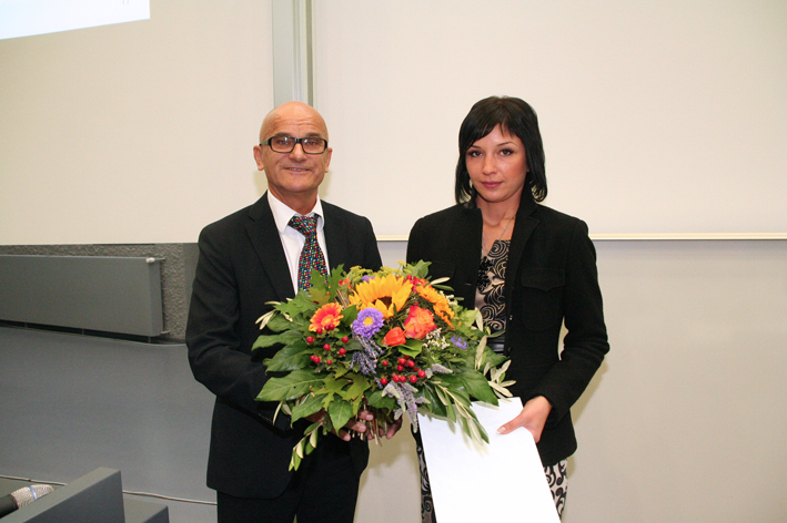 Glückwünsche des Laudators Prof. Dr. Lothar Brunsch an die Preisträgerin Tetyana Pishchyts.