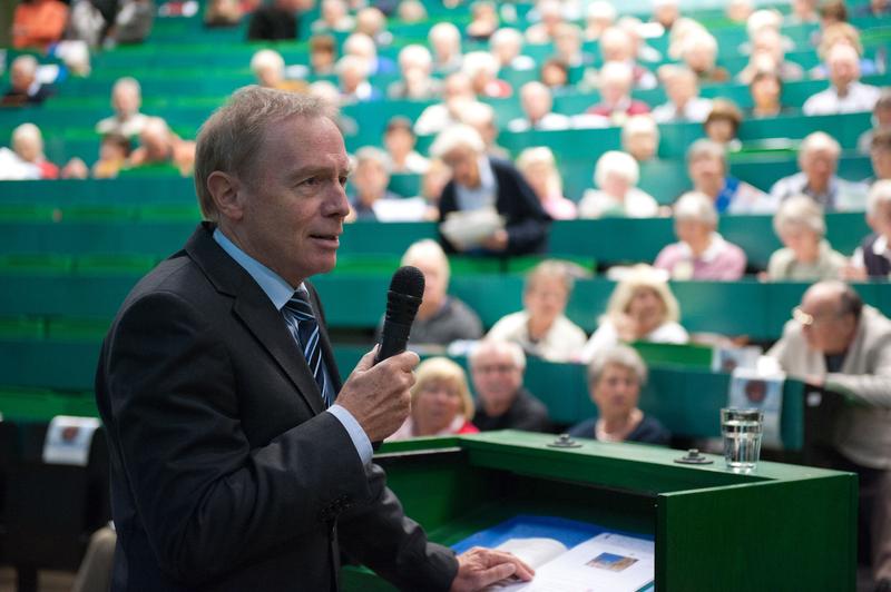 Universitätspräsident Prof. Karl Joachim Ebeling  sprach bei der Eröffnung der Herbstakademie ein Grußwort 