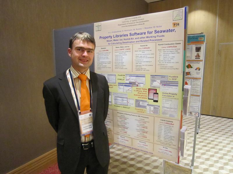 Sebastian Herrmann auf der internationalen Konferenz THERMAM 2014 in Cesme-Izmir, Türkei, vor seinem Poster