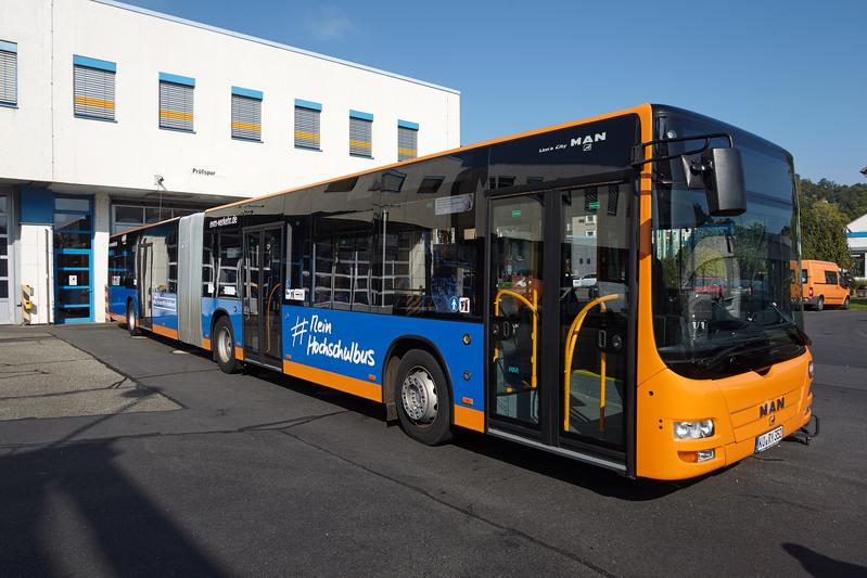 Der Hochschulbus auf dem evm-Betriebsgelände
