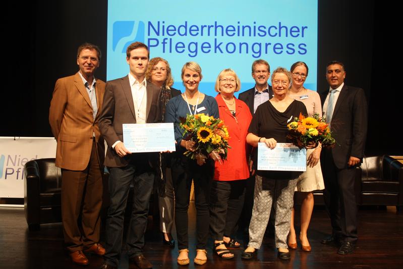 Die Preisverleihung mit Angelika Zegelin (3. v.r.)