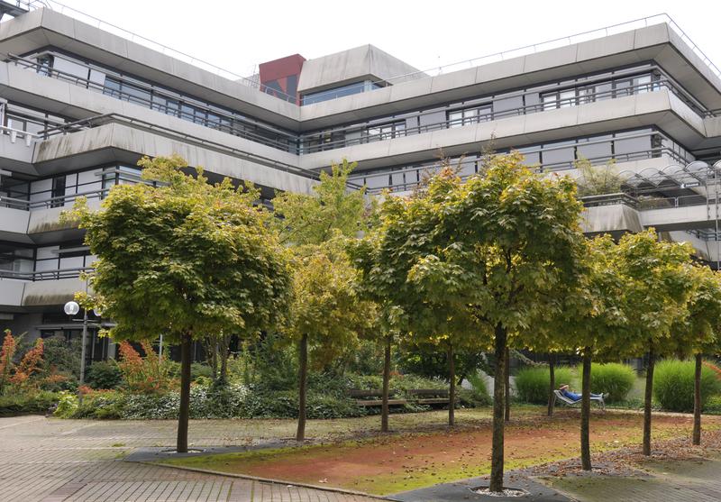 Rückansicht der Uni Ulm West auf dem Campus Eselsberg 
