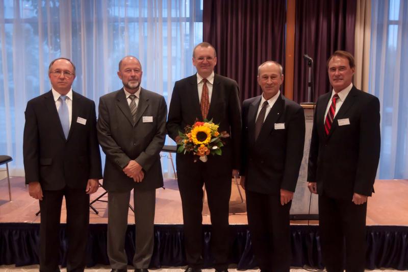 (v.l.n.r.) Dr. Manfred Adler, Kanzler; Prof. Dr. Winfried Kalfa, ehem. Rektor; Detlef Sittel, Zweiter Bürgermeister der Stadt Dresden, Prof. Dr. Ralph Großmann, Rektor; Günter Kahle, Geschäftsführer