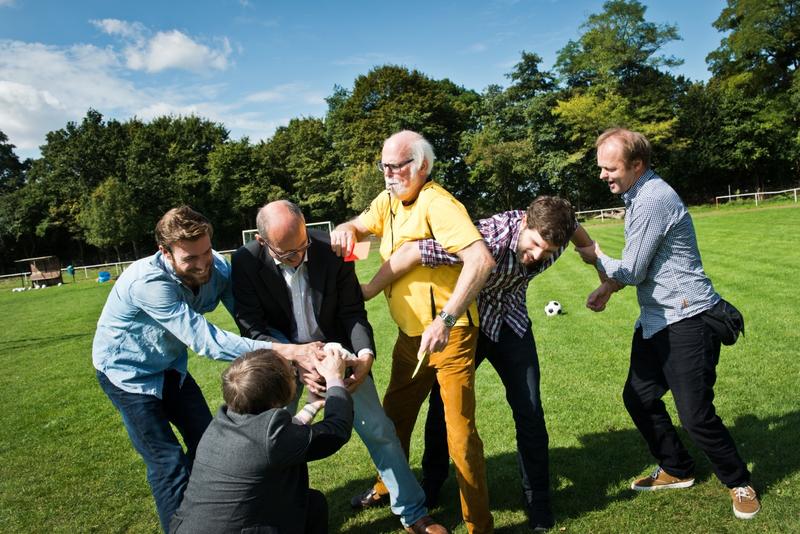 Prof. Dr. Detlef Kuhlmann und seine Kollegen aus der KoFaS-Mannschaft werden bei Herrenhausen Late Einblicke in die Fankulturen im Fußball geben.