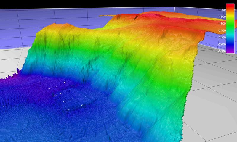 Trotz schwerer Eisfahrt konnten in den letzten Tagen gute Daten vom Hang des Lomonossow-Rückens gesammelt und 3-dimensional dargestellt werden. 