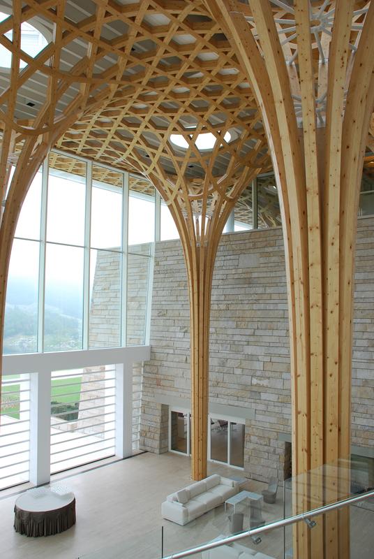 Wenn sich Architektur von der Natur inspirieren läßt, entstehen überraschende Bauten, wie das Golf-Clubhaus in Südkorea. Die netzartig organische Struktur erzeugt den Eindruck eines Blätterdaches.