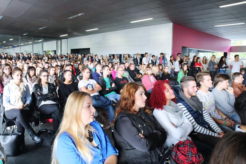 Volle Mensa - 550 Studierende starten ins Studium an der HNU