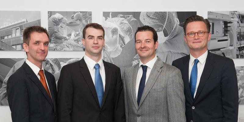 Prof. Dr. Maurice S. Michel (re.) mit seinen ausgezeichneten Mitarbeitern (v.l.n.re.): PD Dr. Philipp Erben, Dr. Thomas Worst und PD Dr. Manuel Ritter.