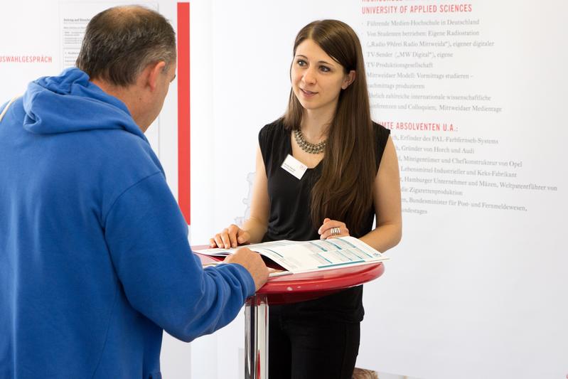 Persönliche Beratungsgespräche aber auch Schnupper-Seminare und Präsentationen stehen beim Open Campus Day auf dem Programm.