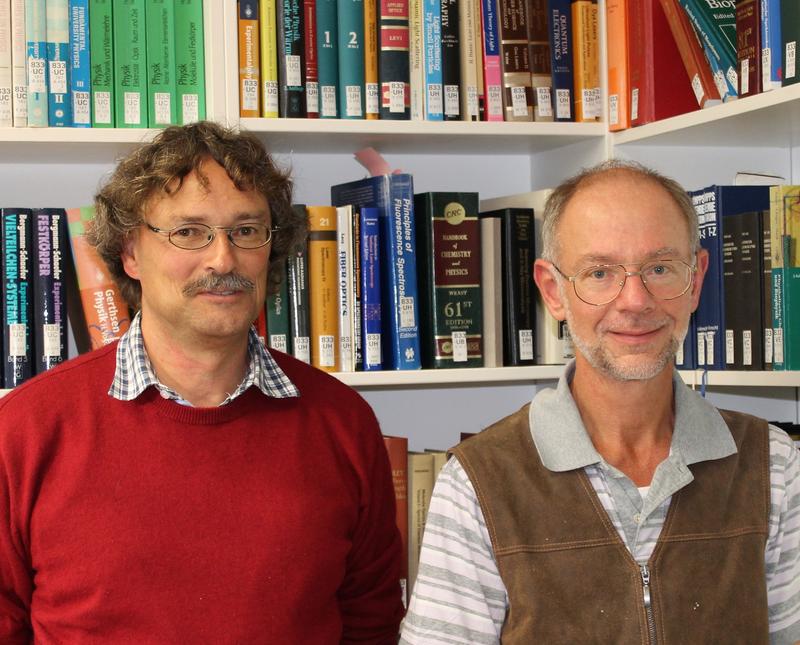 Prof. Dr. Jürgen Köhler und Prof. Dr. Lothar Kador (v.l.), Universität Bayreuth.