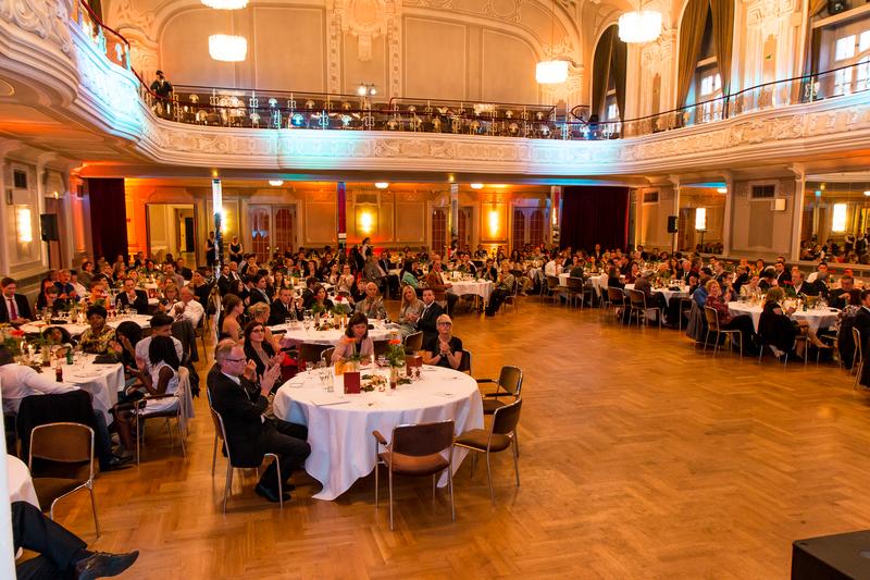 Festsaal mit den Absolvierenden