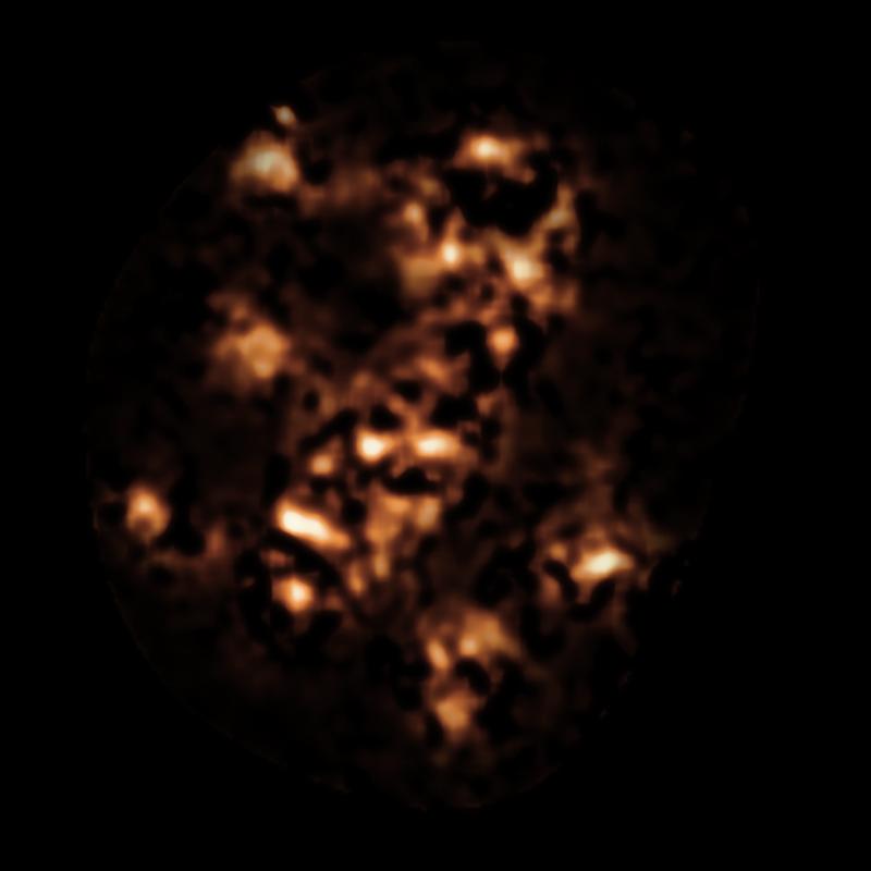 Aufnahme des Spinnennetz-Galaxienhaufens mit dem APEX-Teleskop.