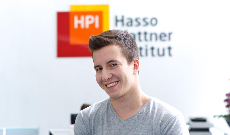 HPI-Gipfelblogger Markus Petrykowski (22) interviewte die Bundeskanzlerin vor dem Hamburger IT-Gipfel