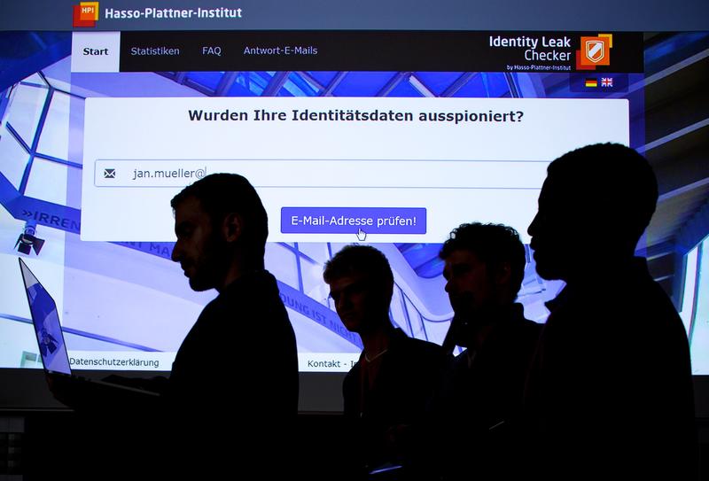 Wie man sich vor Attacken aus dem Internet schützt, vermittelt der am 27.10. startende Onlinekurs auf openHPI