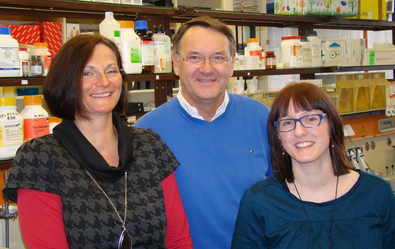 Professor Dr. Bernd Müller und seine Mitarbeiterinnen Elke Kotte und Nicole Schreiber.
