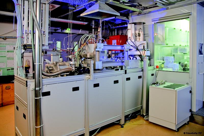 Mit dieser Anlage können Fraunhofer-Forscher piezoelektrische AlN-Schichten für Low-Power-Sensoren wirtschaftlich herstellen.