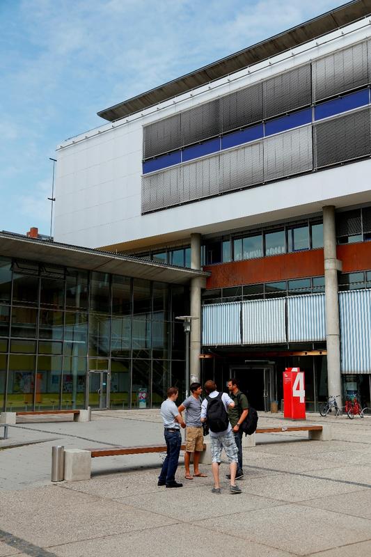 Die Fachtagung „Wahlfamilien und Zwangsverwandtschaften“ am 13. November 2014 an der Frankfurt University of Applied Sciences nimmt die Widersprüche in der aktuellen Familienpolitik in den Blick.
