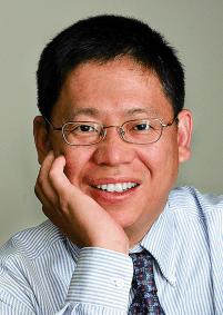 Dr. Younan Xia erforscht am Georgia Institute of Technology das Design und die Synthese von Nanomaterialien für Anwendungen in der Biomedizin, der Katalyse und der Energieumwandlung.