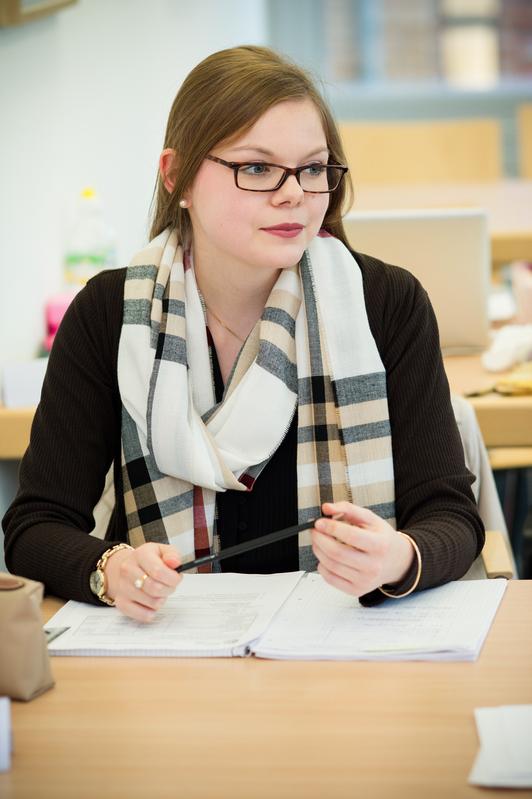 Julia Fischer studiert an der MEBA Düsseldorf im zweiten Semester Marketing, Marken und Medien.