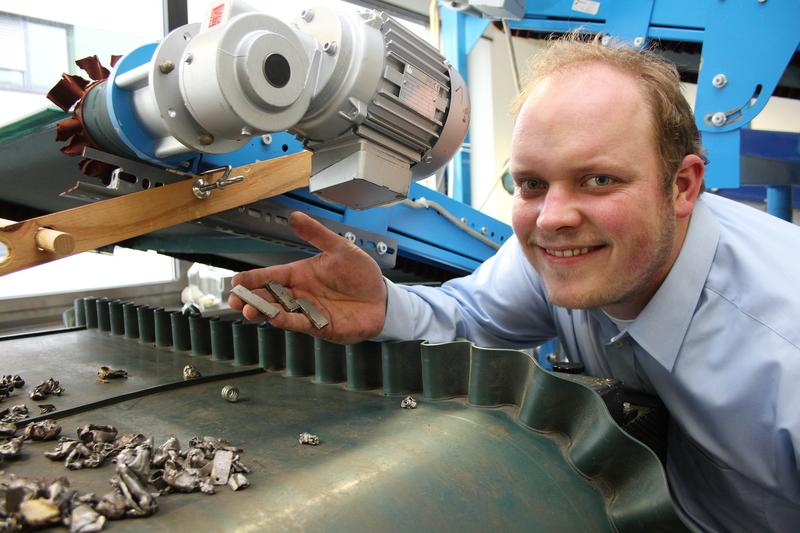 Thomas Spiecker von der Westfälischen Hochschule erhielt den Eon-Energie-und-Umweltpreis für "fliegende Magnete".