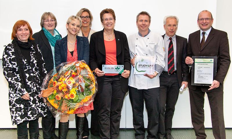G. Arndt, A. Luib, M. Schneider, Prof. P. M. Lührmann, PH-Rektorin Prof. A. Beckmann, Mensa-Leiter M. Stranak, Prof. Dr. A. Beckmann, Prof. Dr. Grimm (DGE BW), C. D. Kaiser (Stud.werk Ulm) [v. l.]