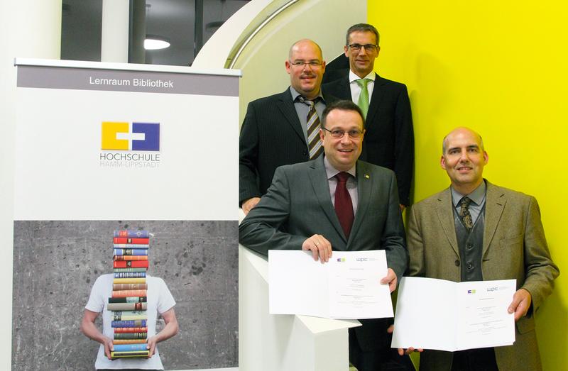v.l.n.r. Prof. Volker Schmidt (HSHL), Prof. Klaus Zeppenfeld (Präsident Hochschule Hamm-Lippstadt), Robert Grassmann und Prof. Eckhard Nagel (Geschäftsführung WPE)