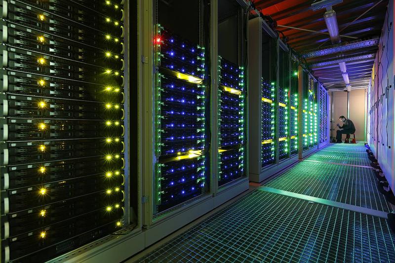 The Saudi Arabian computer SANAM, also developed in Frankfurt and Darmstadt, reached second place on the "Green500" list in 2012. (Picture: GSI)