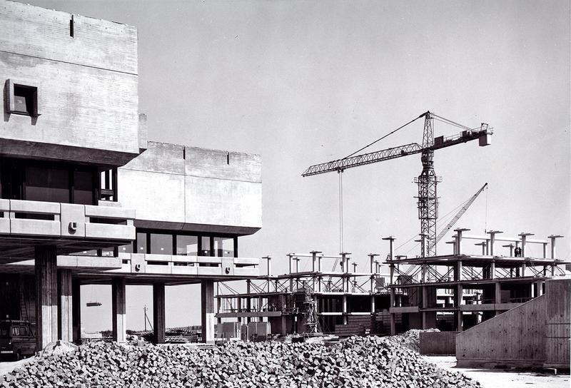 Der Bau der Zentralbibliothek auf dem Campus der Universität