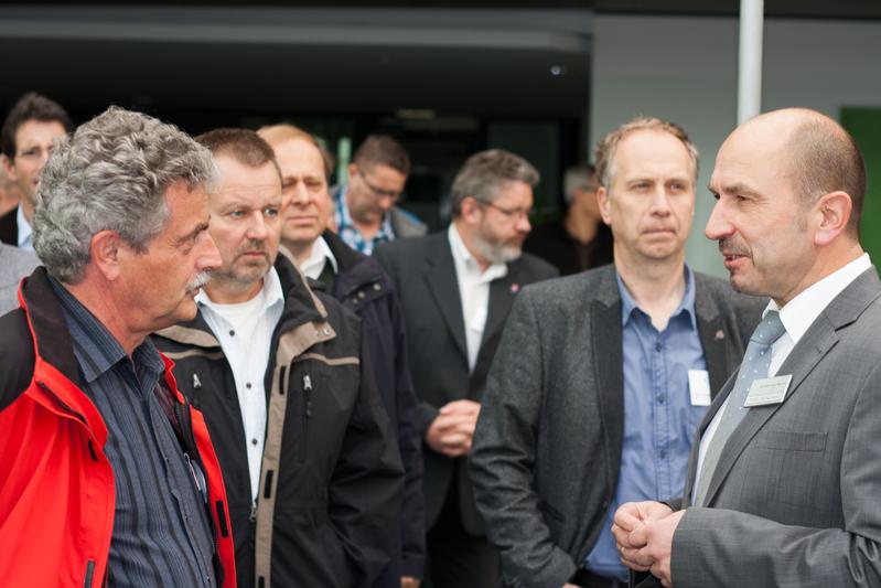 Auf den Nürnberger Kolloquien gewährt Stefan Winkelmann, NürnbergMesse, den Teilnehmern Einblicke ins Gebäudemanagement der Messe Nürnberg.