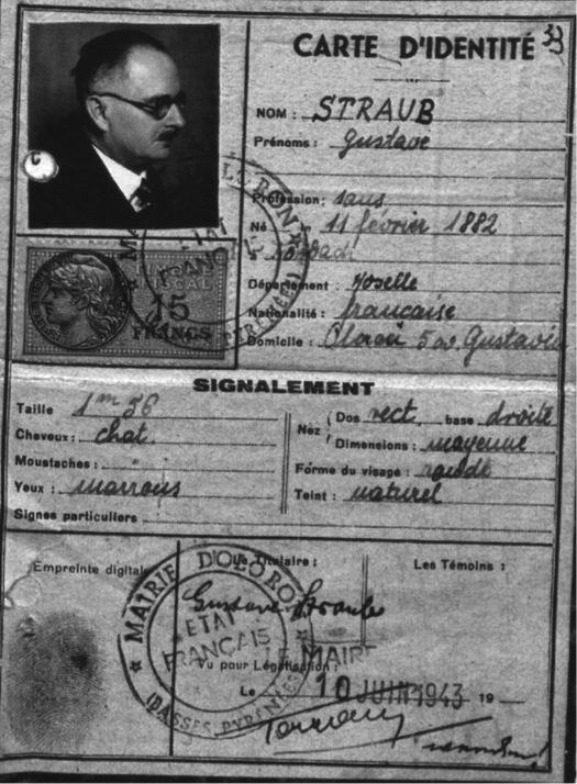 Personalausweis von Gustav Straus (1882-1959). Er war stellvertretender Direktor an der Gewerbeschule in St. Ingbert. Er wanderte nach Nizza aus und verstarb während des Wiedergutmachungsverfahrens.