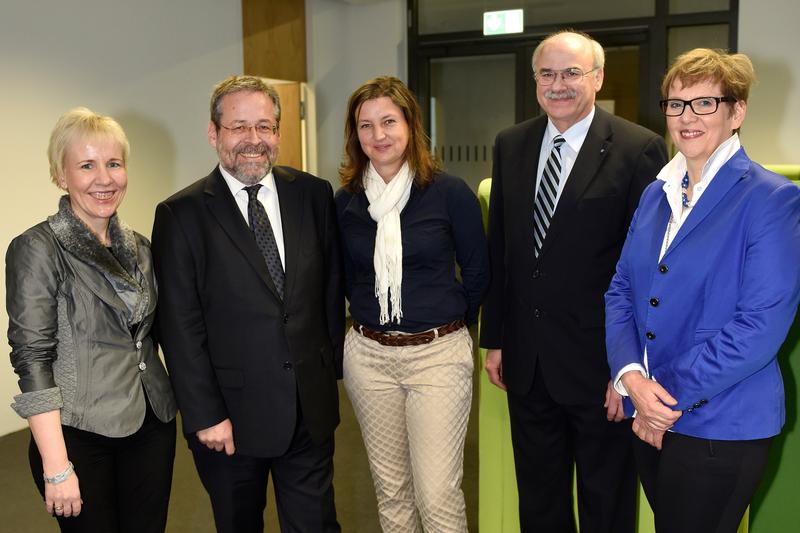 v.r.n.l. Prof. Dr. Gudrun Stockmanns, Prof. Dr. Eberhard Menzel, Gabriele Riedmann de Trinidad, Helmut Köstermenke, Claudia Determann