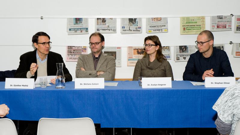 Im Bild v.l.n.r.: Universitätsdirektor Günther Mathà, Stefano Zuliani (MUA), Evelyn Angerer (Praktika- und Jobservice unibz) und Stephan Illmer (sh).