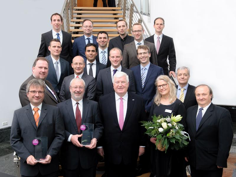 Bei der Vergabe des unternehmenseigenen Innovationspreises 2014 von Evonik Industries: Klaus Engel, Vorsitzender des Vorstandes der Evonik Industries AG (erste Reihe Mitte)