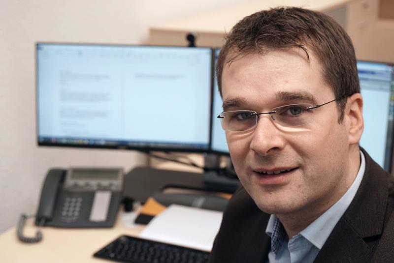 Der neue Lehrstuhlinhaber für Wirtschaftsgeographie der Universität Jena: Prof. Dr. Sebastian Henn.