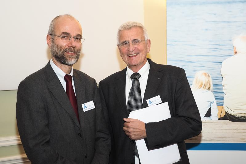 Prof. Dr. Thomas Arendt (l.) und Prof. Dr. Walter E. Müller