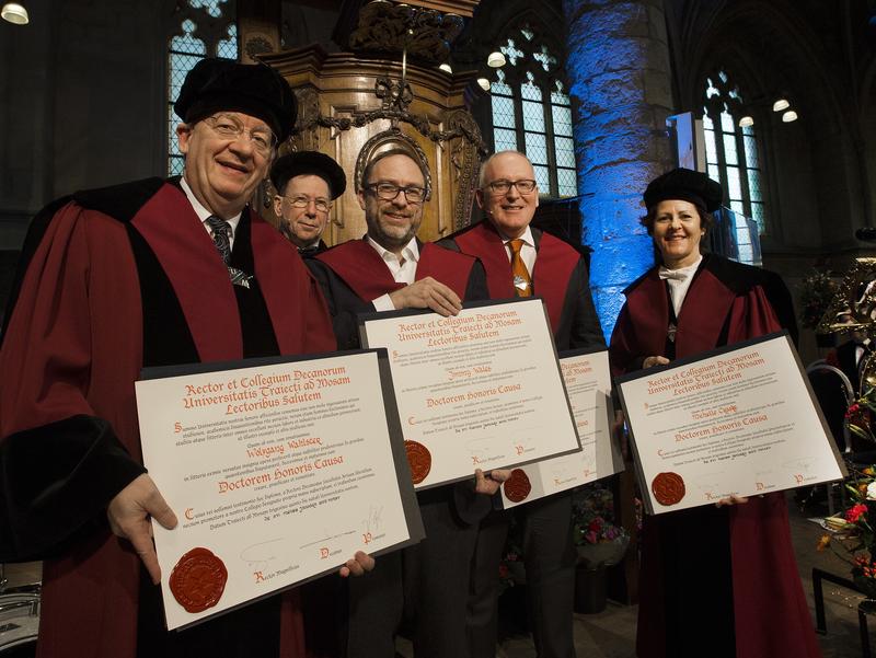 Prof. Wolfgang Wahlster, Rektor Universität Maastricht Prof. Dr. Luc Soete, Wikipedia-Gründer Jimmy Wales, EU-Kommissar Frans Timmermans, Prof. Dr. Michelle Craske
