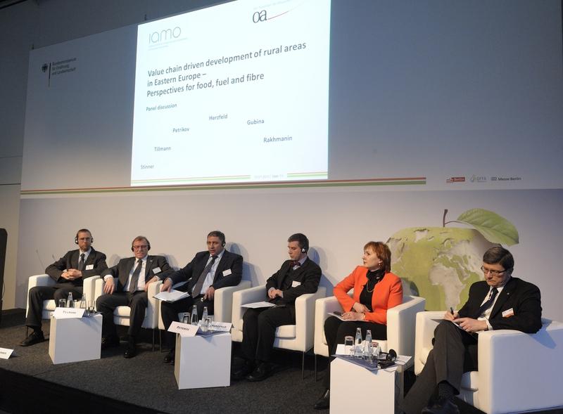 Dr. Walter Stinner (DBFZ), Josef Tillmann (Tönnies), Aleksander Petrikov (Russische Föderation), Prof. Dr. Thomas Herzfeld (IAMO), Tatiana Gubina (Russische Kartoffel- u. Gemüseproduzenten) v.li.n.re