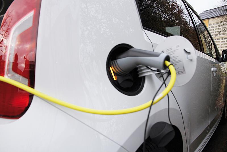 Die Universität Hildesheim erprobt seit Ende 2013 die Alltagstauglichkeit von Carsharing mit Elektroautos.