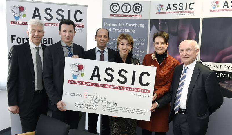 Von links: Dr. Klaus Pseiner (FFG), DI Simon Grasser, Dr. Werner Scherf (beide CTR/ASSIC), Technologiereferentin Dr. Gaby Schaunig (Land Kärnten), Dr. Josef Affenzeller (AVL-List)