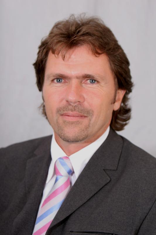 Manfred Haas zeichnet sich durch eine beispiellose Bildungskarriere aus.