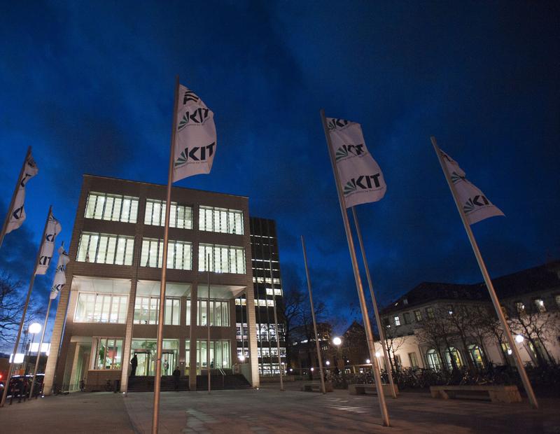 Das KIT – hier die Bibliothek am Campus Süd – ist die beliebteste Hochschule der deutschen Top-Manager.