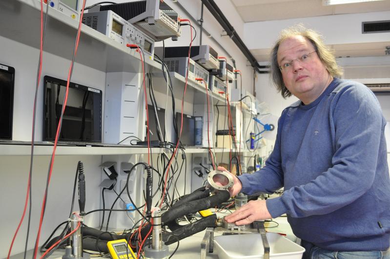 Professor Dr. Martin Steinhart of the Institute of Chemistry of New Materials has been awarded a “Consolidator Grant” by the European Research Council (ERC).